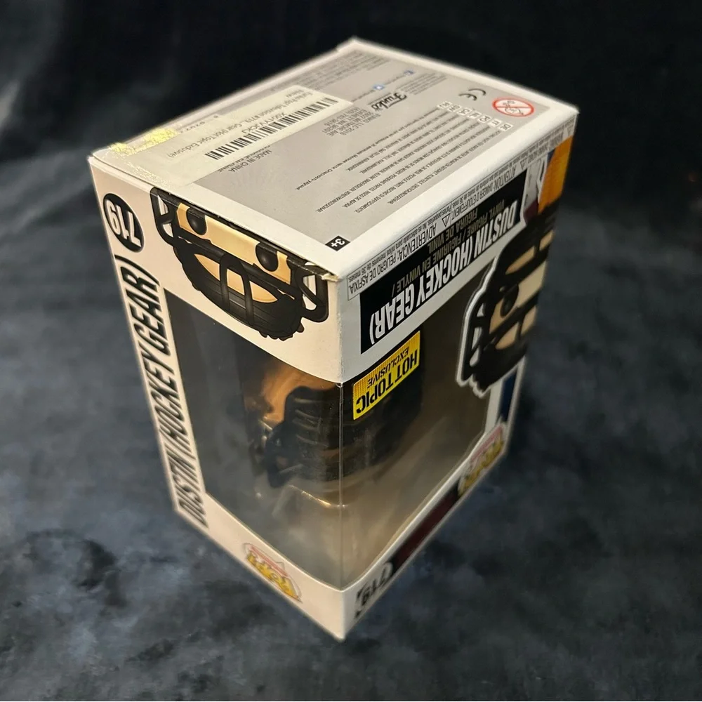 Funko Pop! - Stranger Things 719 - Dustin (Hockey Gear) - Hot Topic Exclusive - Picture 5 of 8